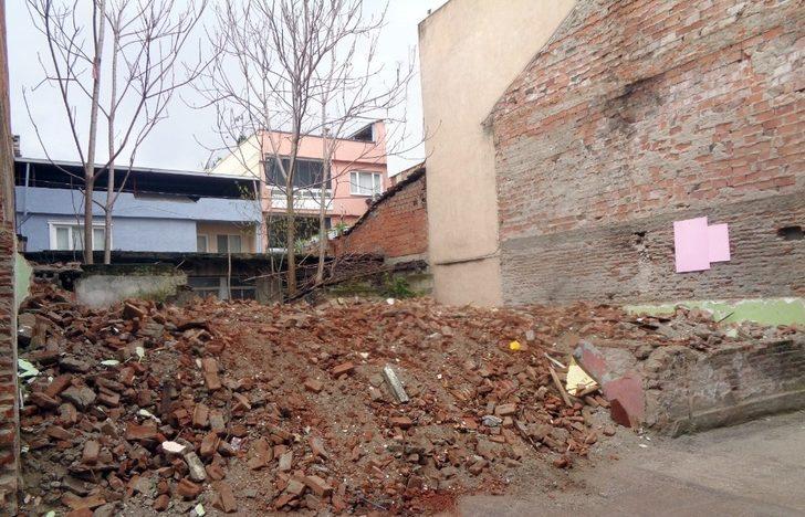 Osmangazi’de 2 katlı metruk bina yıkıldı G3