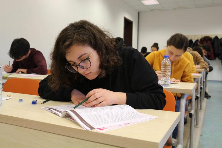 Üniversite adaylarına önemli tavsiye: Evde maskeyle deneme sınavı çözün G2