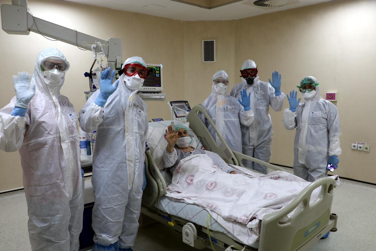 T&uuml;rkiye'nin ilk karantina hastanesinde koronavir&uuml;s m&uuml;cadelesi s&uuml;r&uuml;yor