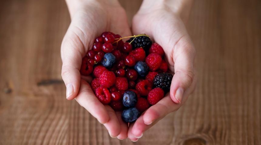 Ramazanda koronavir&uuml;se karşı kırmızı renkli besinler t&uuml;ketin