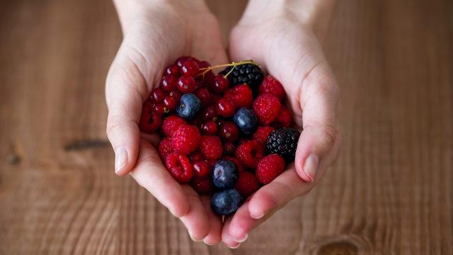 Ramazanda koronavirüse karşı kırmızı renkli besinler tüketin