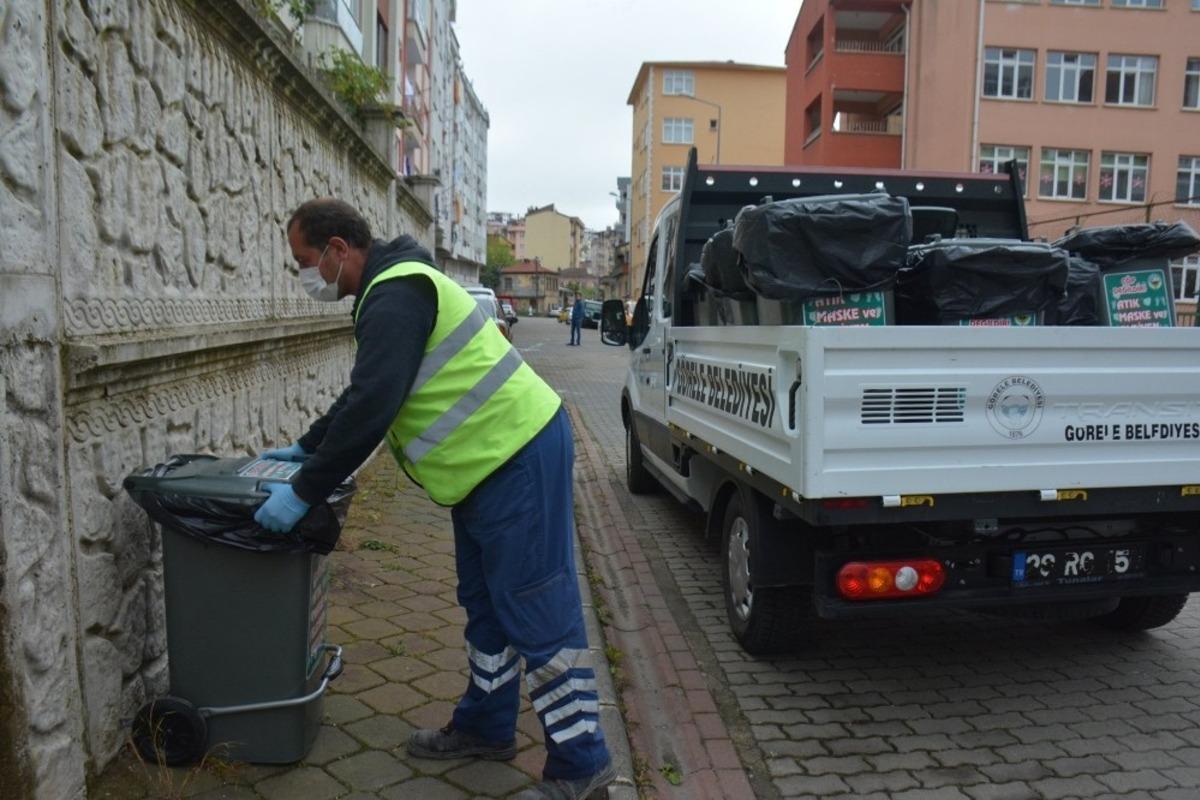 Atık maske ve eldivenler kutulara