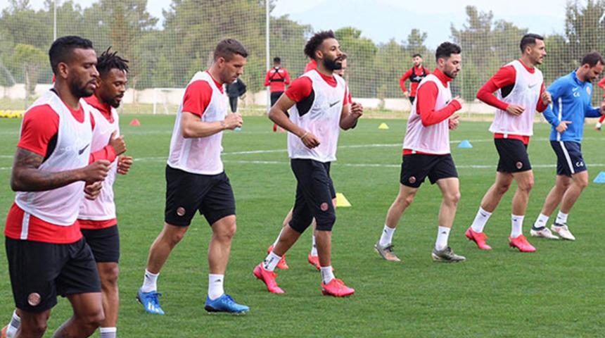 Antalyaspor top başı yapıyor