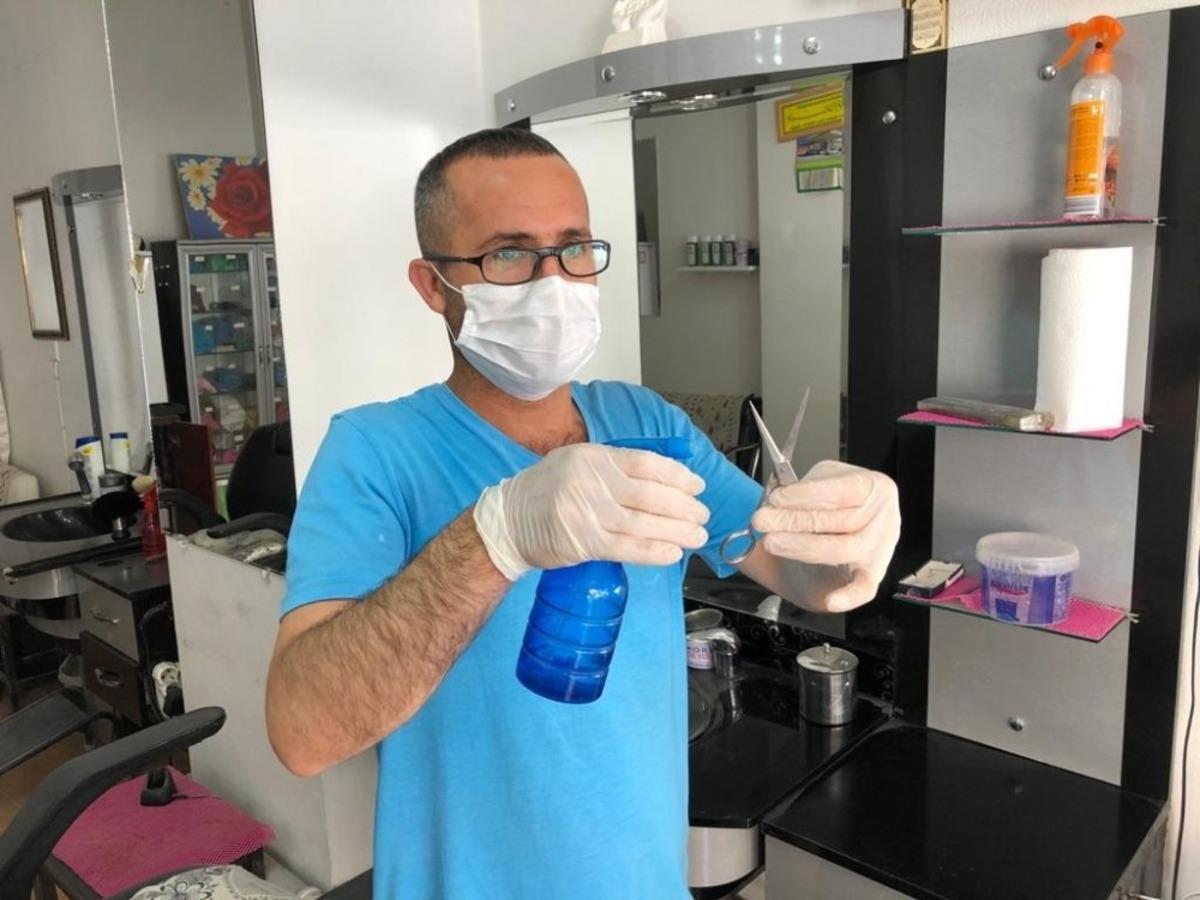 Mardin&rsquo;de a&ccedil;ılışa g&uuml;n sayan berberler hazırlıklara başladı