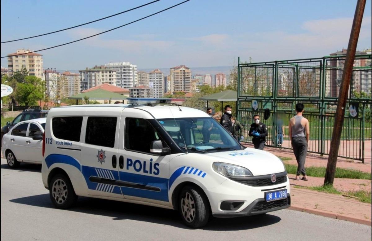 Basketbol sahasındaki adamı g&ouml;ren şok oldu