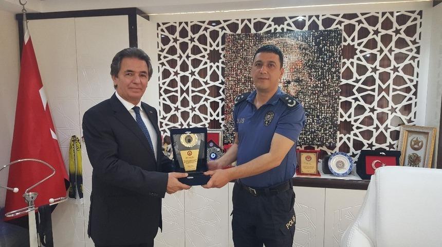 İsve&ccedil; Fahri Konsolosu Tokuş&rsquo;tan Emniyet M&uuml;d&uuml;r&uuml; Avcı&rsquo;ya plaket