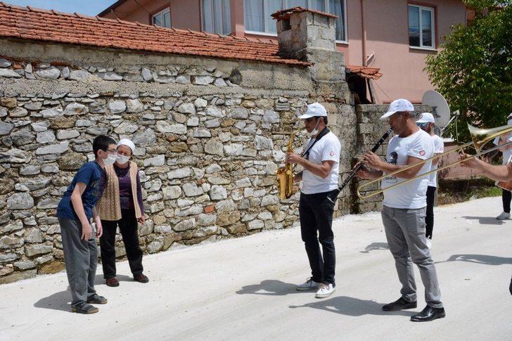 Başkan Gümüş’ten engelli gence davullu-zurnalı sürpriz G4