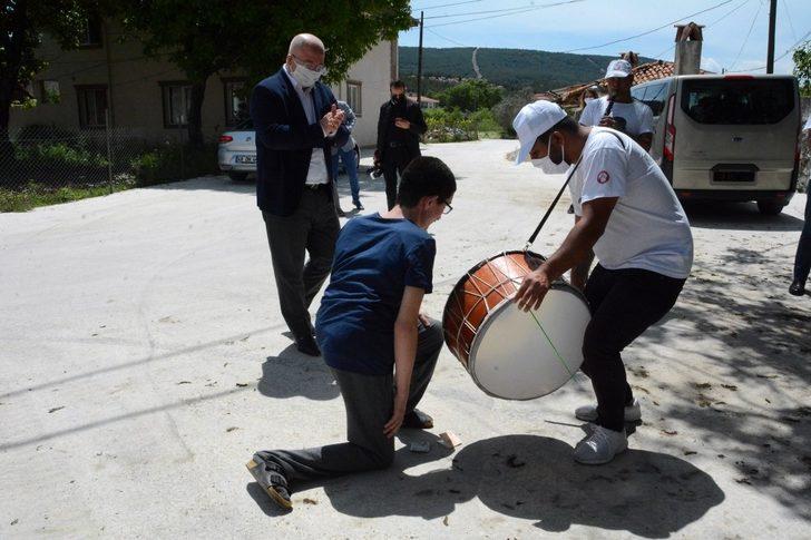 Başkan Gümüş’ten engelli gence davullu-zurnalı sürpriz G5