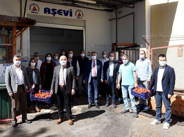 Muratpaşa aşevine bir kamyon sebze desteği G1