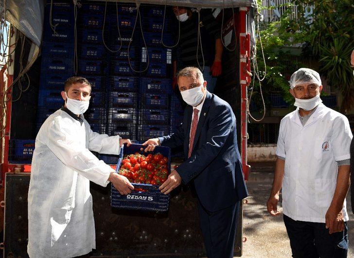 Muratpaşa aşevine bir kamyon sebze desteği G2