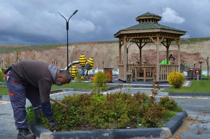 Bünyan’da yeşil alanlar ve parklarda çalışmalar devam ediyor G3