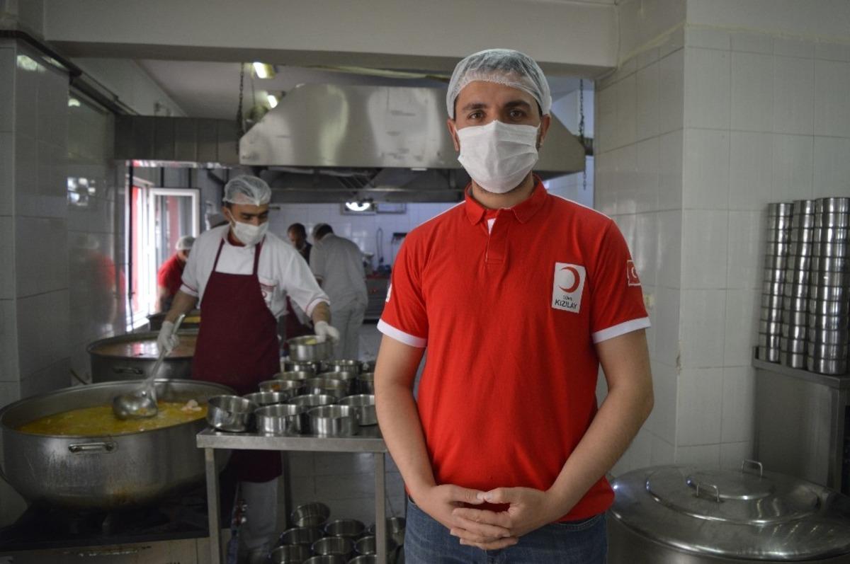 G&uuml;nde 6 bin aileye yemek servis ediyorlar