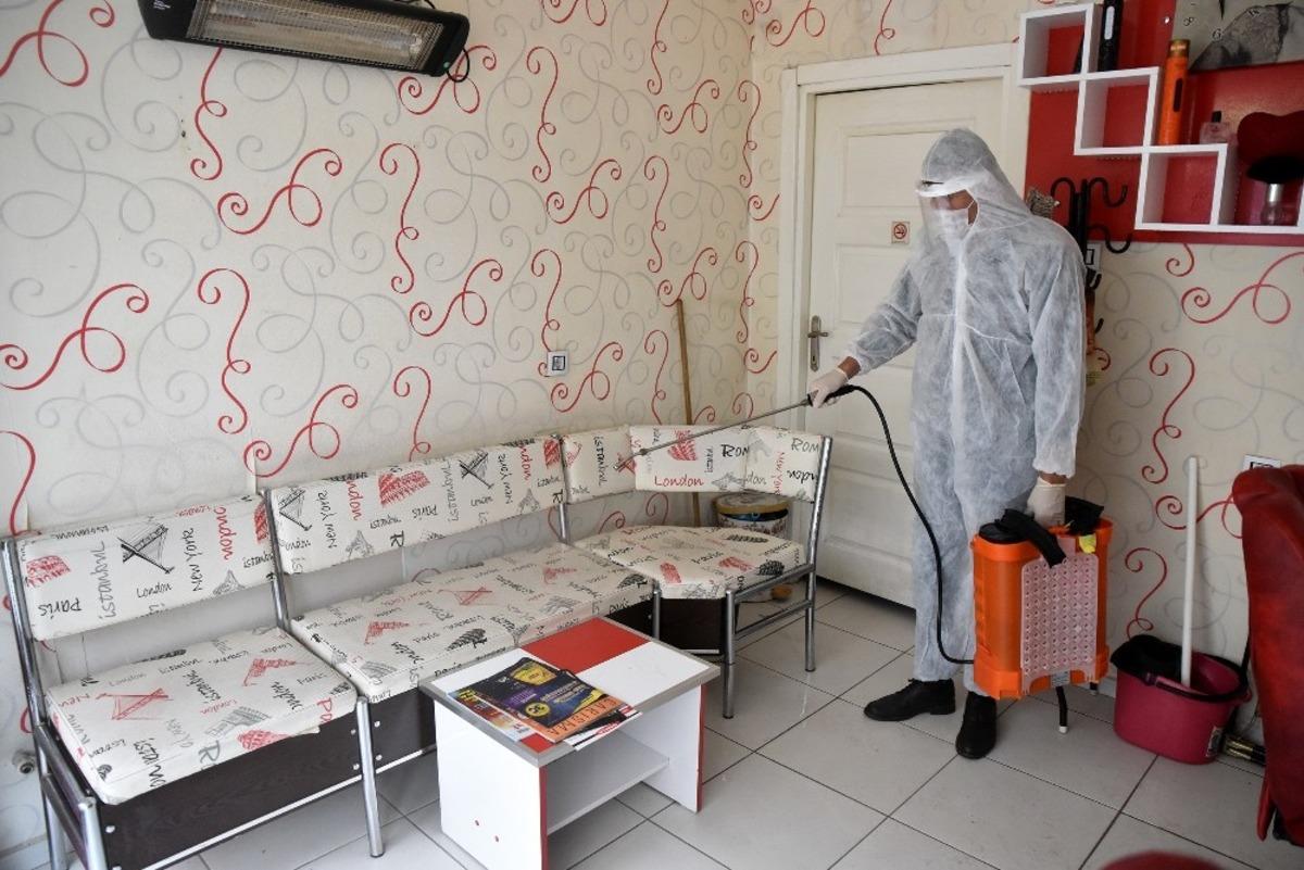 Berberler ve kuaf&ouml;rlerde ila&ccedil;lama &ccedil;alışması