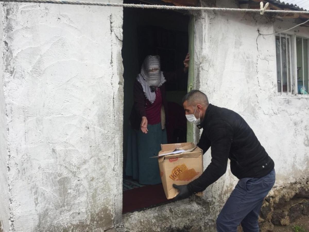 &Ccedil;aldıran Belediyesinden bin aileye Ramazan yardımı