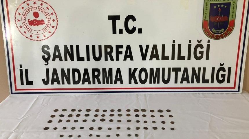 Roma dönemine ait 70 bronz sikke ele geçirildi