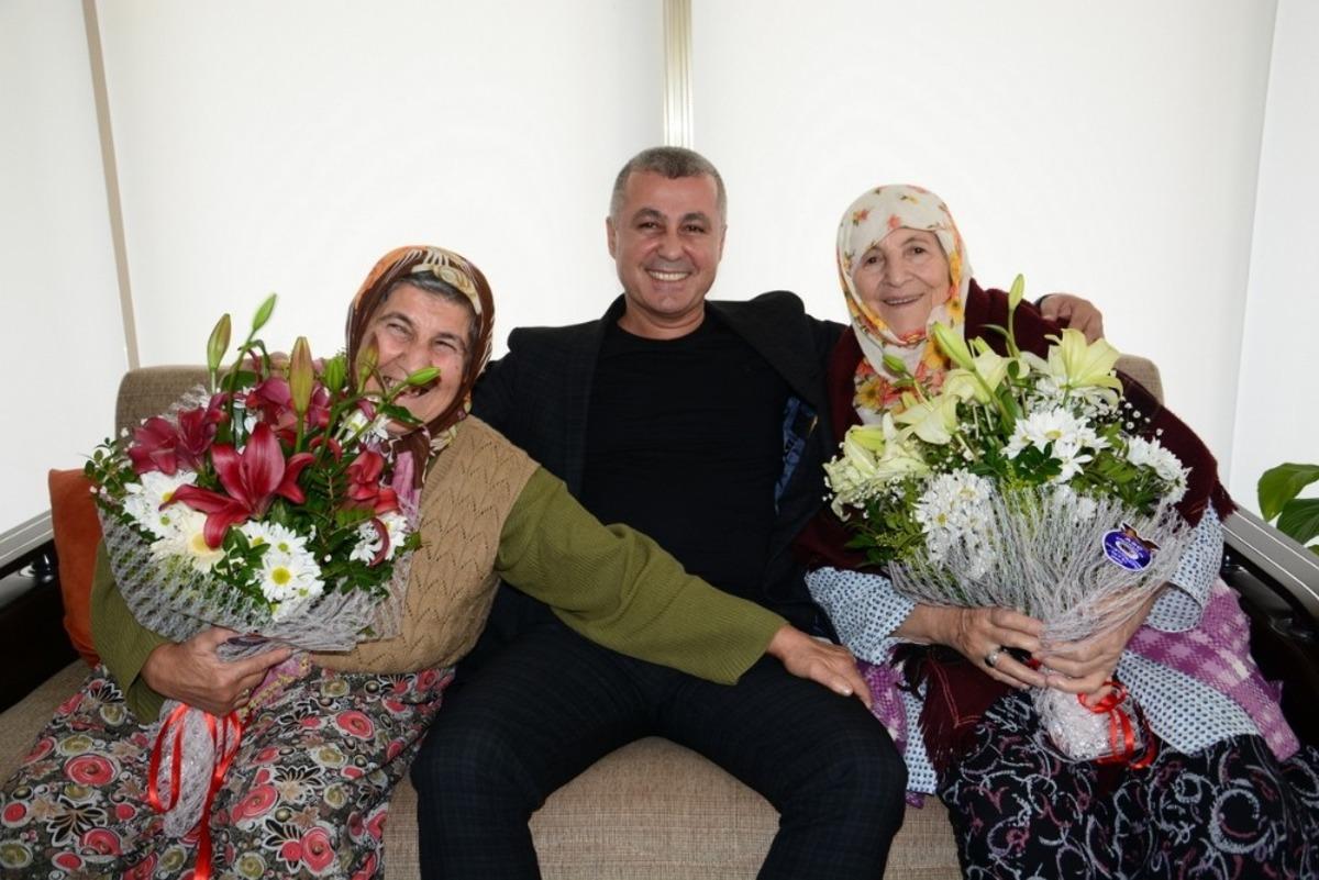 Annelere 10 bin &ccedil;i&ccedil;ek hediye edilecek