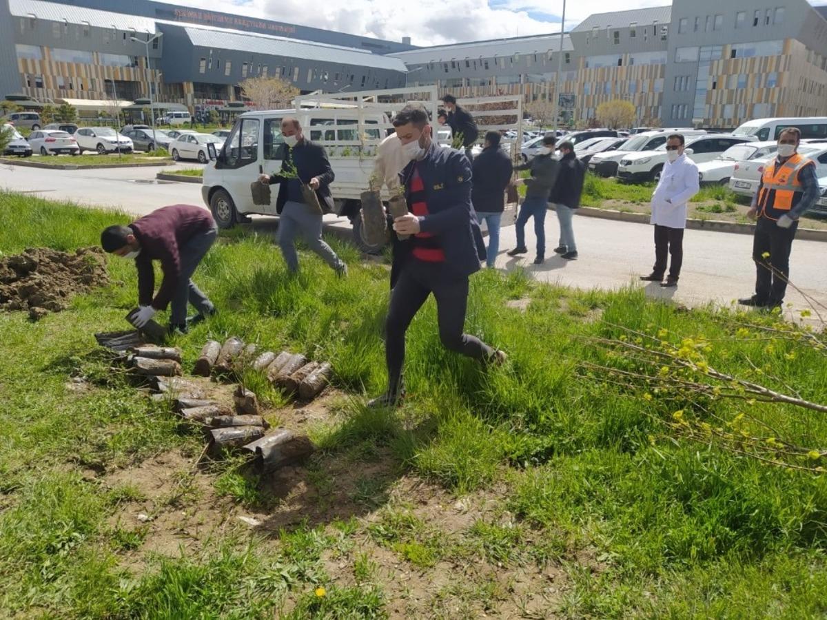 G&uuml;rpınar Belediyesinden &ldquo;Bu Benim Fidanım&rdquo; projesine destek