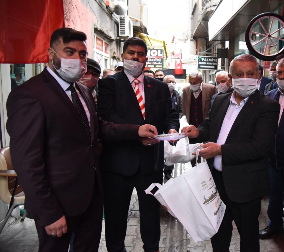 Afyonkarahisar&rsquo;da berber ve kuaf&ouml;r salonları &uuml;cretsiz dezenfekte ediliyor