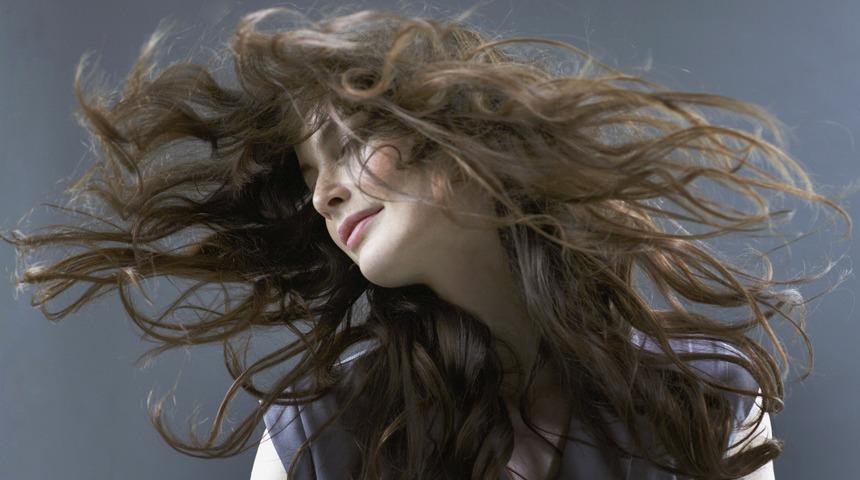 En trend dalgalı saç modelleri! Dikkatleri üzerinize çekin...