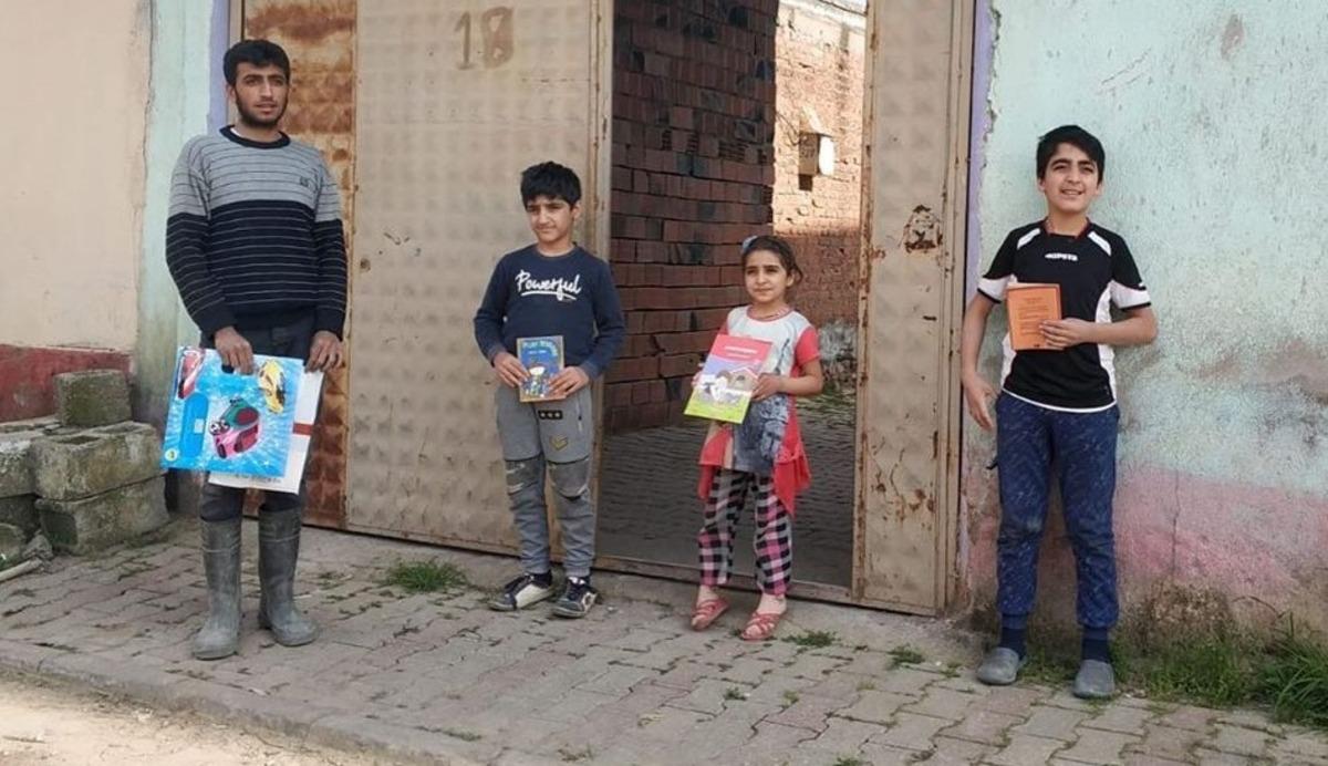 20 yaş altı gen&ccedil;lere 3 bin kitap dağıtıldı