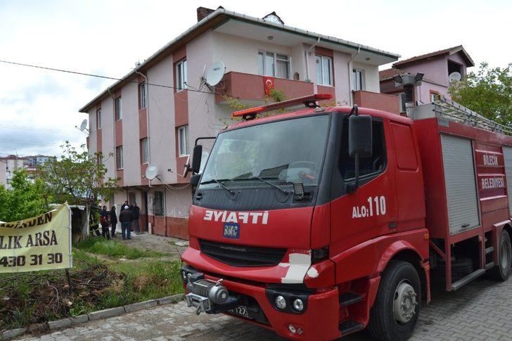 Apartman boşluğundaki çöplerin tutuşması, talaşa neden oldu G1