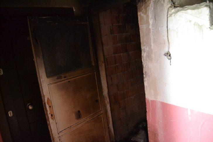 Apartman boşluğundaki çöplerin tutuşması, talaşa neden oldu G4