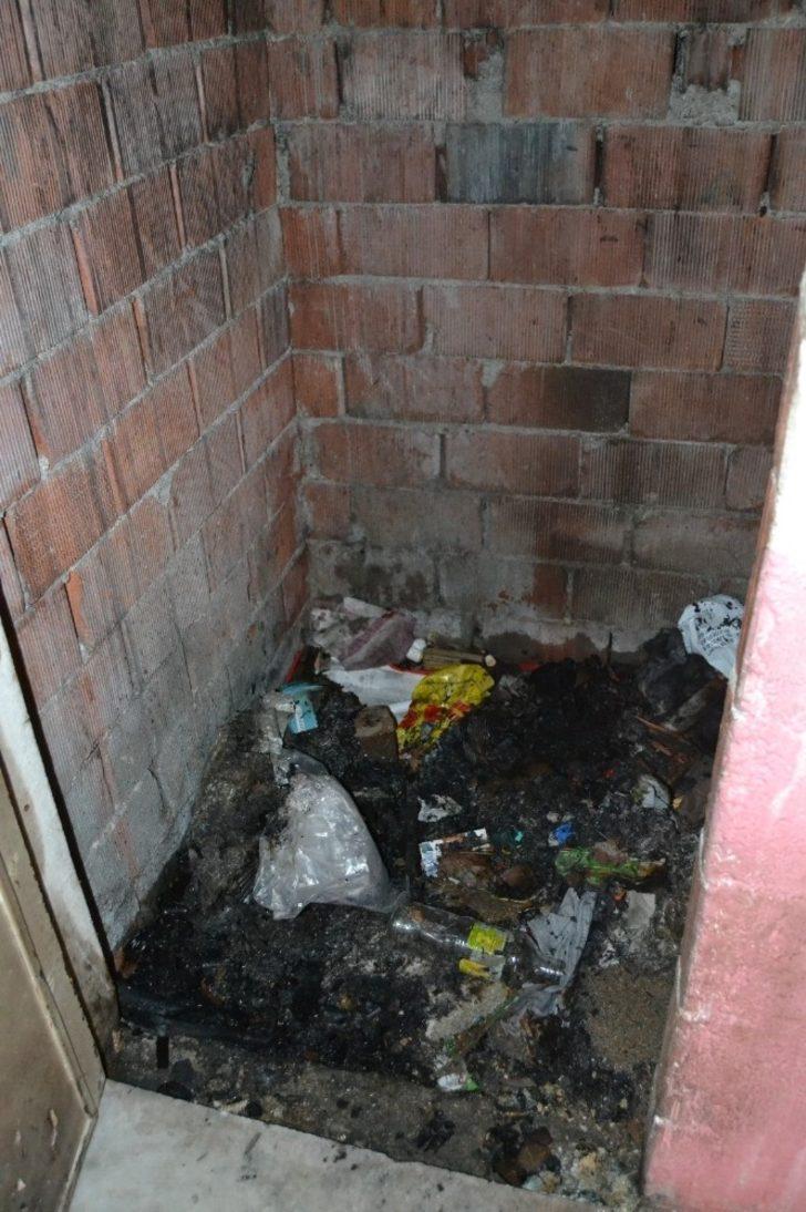 Apartman boşluğundaki çöplerin tutuşması, talaşa neden oldu G5