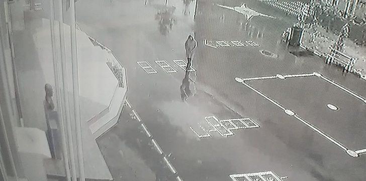 Okulun bahçesindeki Atatürk büstünü çaldılar G2