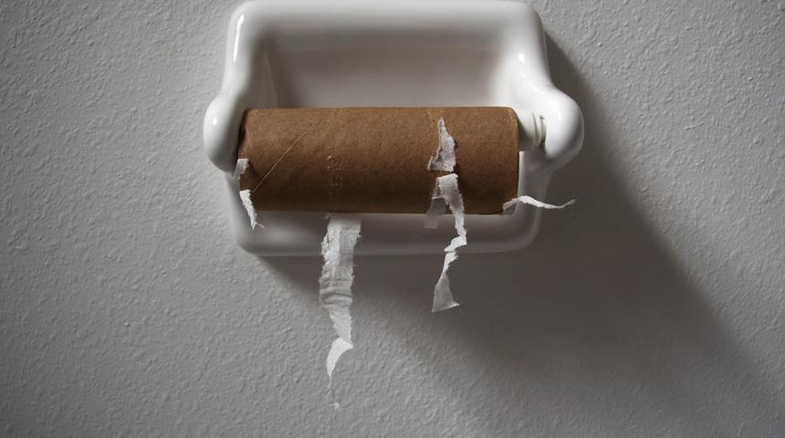 Tuvalet kağıdından tasarruf etmenin yolunu bulan kadın viral oldu