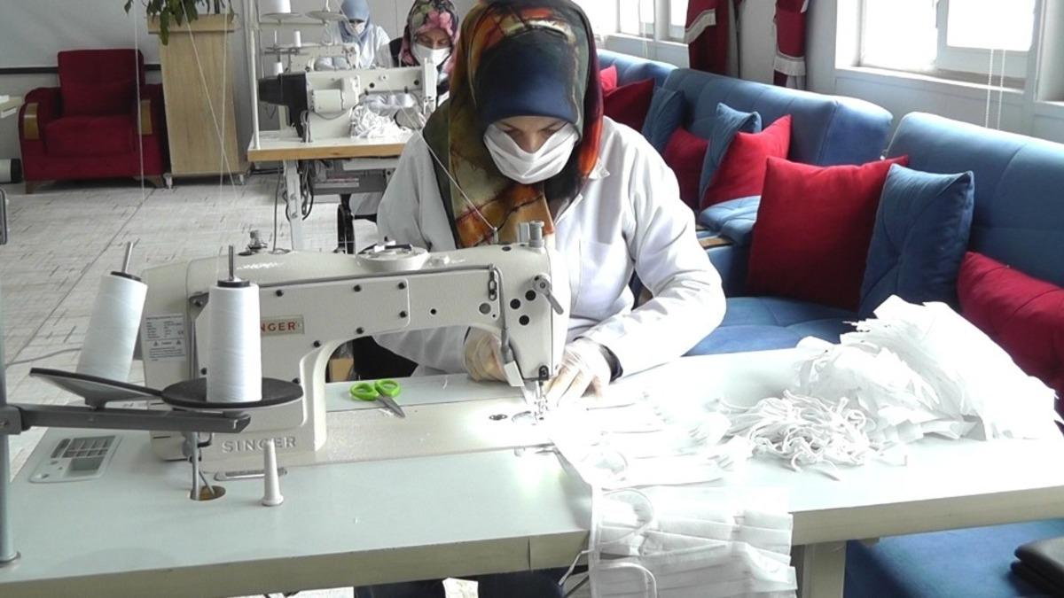 Erciş Kaymakamlığından g&uuml;nl&uuml;k bin 500 adet maske &uuml;retimi