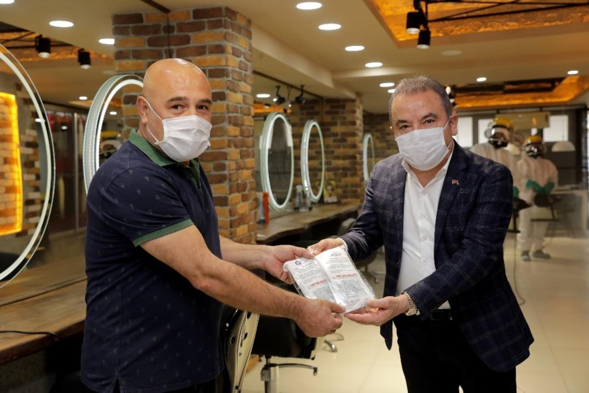 Başkan B&ouml;cek&rsquo;ten berber ve kuaf&ouml;rlere destek