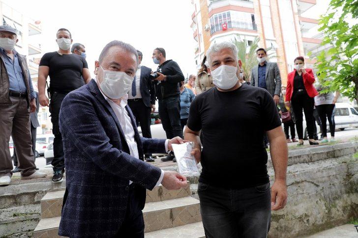 Başkan Böcek’ten berber ve kuaförlere destek G3