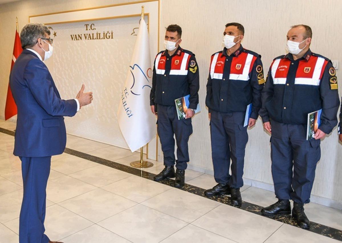 Vali Bilmez başarılı trafik&ccedil;ileri &ouml;d&uuml;llendirdi