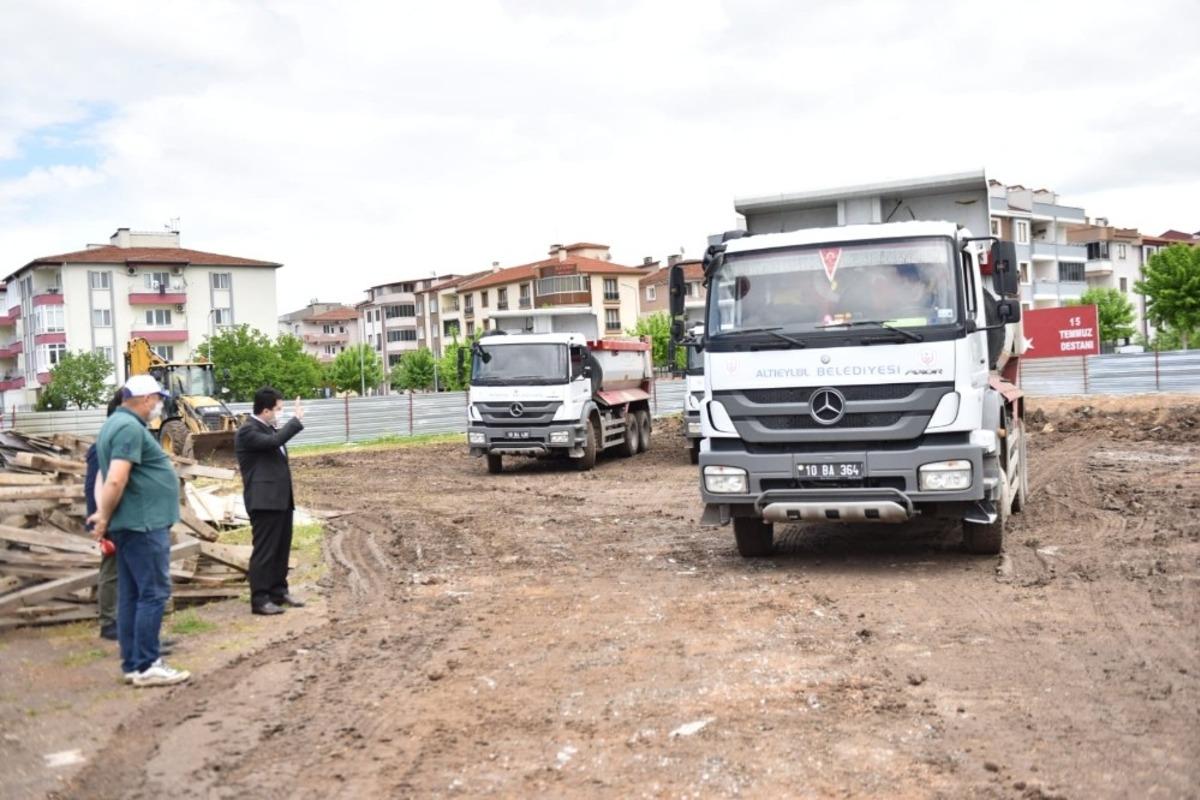 Atat&uuml;rk yaşam kompleksi i&ccedil;in kazma vuruldu