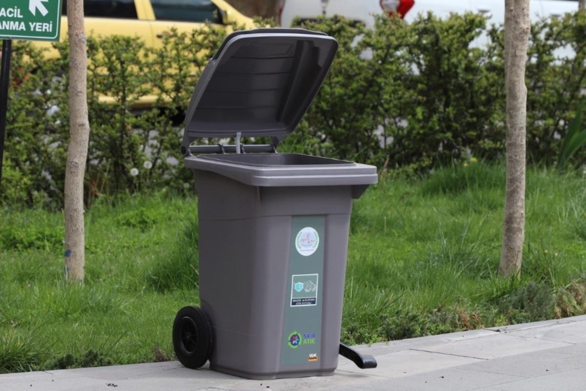 Kullanılmış maske ve eldivenler i&ccedil;in atık kutusu