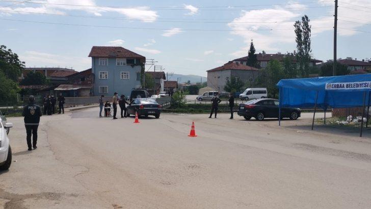 Karantinaya alınan mahallede yollar toprak yığınları ile kapatıldı G4