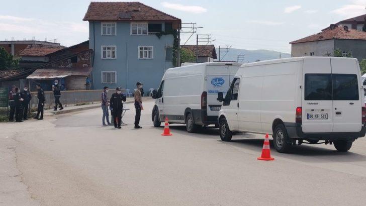 Karantinaya alınan mahallede yollar toprak yığınları ile kapatıldı G5