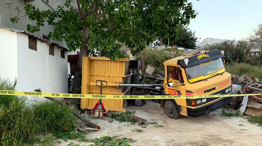 7 yaşındaki çocuğun feci ölümü! Kamyon damperinin altında kaldı