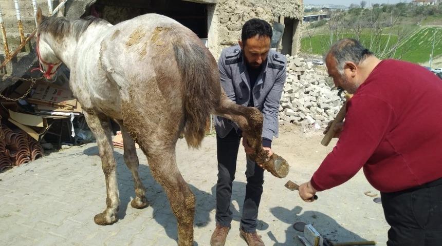 Selendi&rsquo;nin tek nalbant ustası mesleğini seyyar olarak yapıyor