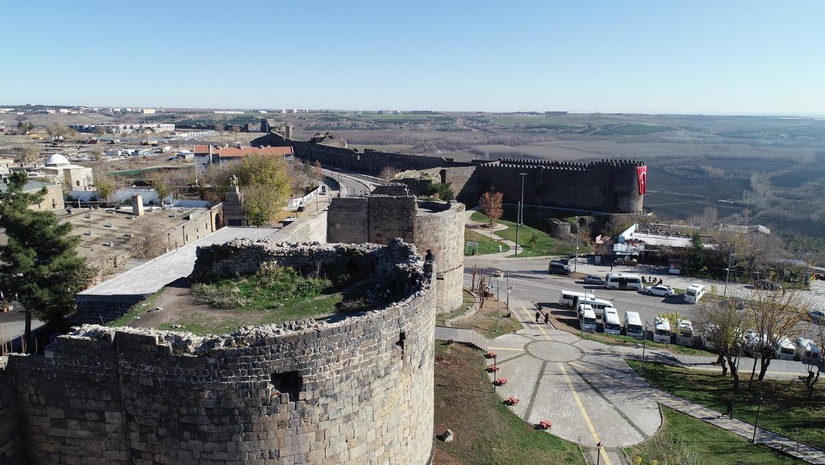 Diyarbakır surlarındaki talan i&ccedil;in harekete ge&ccedil;ildi
