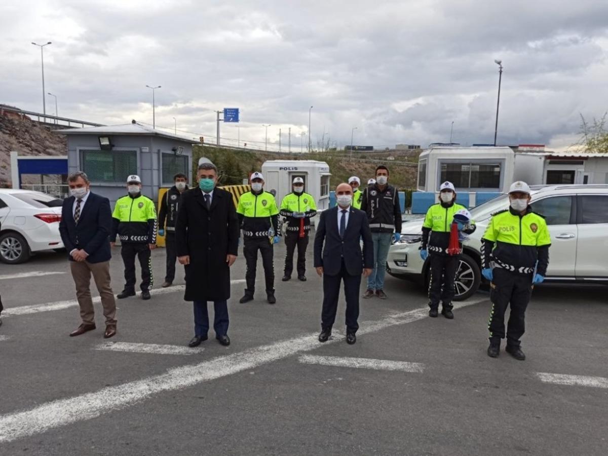 Vali G&uuml;naydın Trafik Haftasında s&uuml;r&uuml;c&uuml;lere &rsquo;Kural&rsquo; uyarısında bulundu