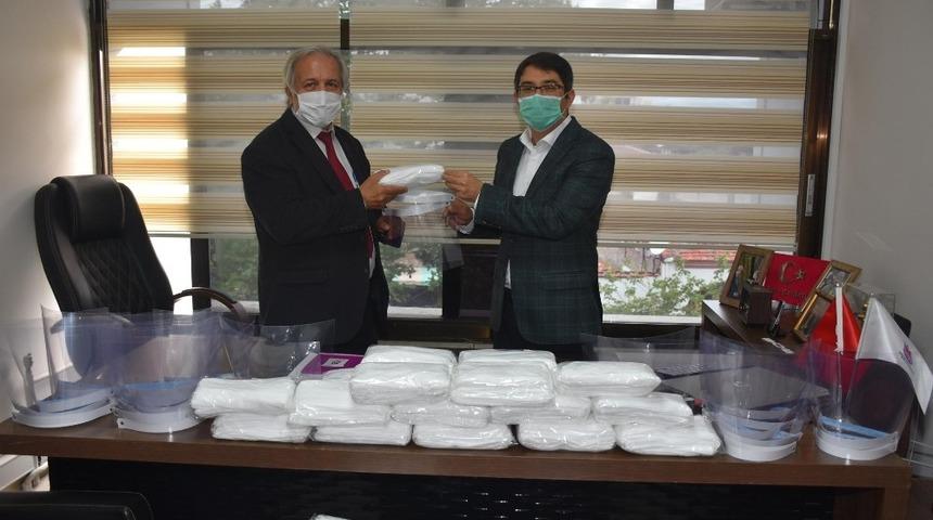 Şehzadeler Belediyesi&rsquo;nden berber ve kuaf&ouml;rlere hijyen seti