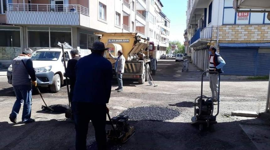 G&ouml;lbaşı Belediyesi asfalt &ccedil;alışmaları devam ediyor