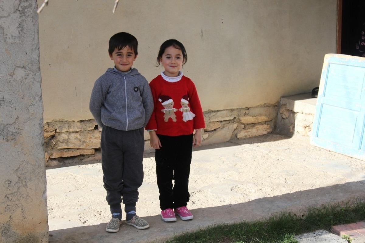 Babaları cezaevinde olan ikizlere doğum g&uuml;n&uuml; s&uuml;rprizi