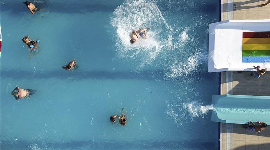 Denizde ve havuzda koronavirüs tehlikesi var mı?