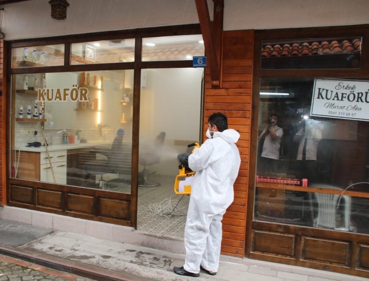 Akşehir&rsquo;de berber ve kuaf&ouml;r salonları dezenfekte ediliyor