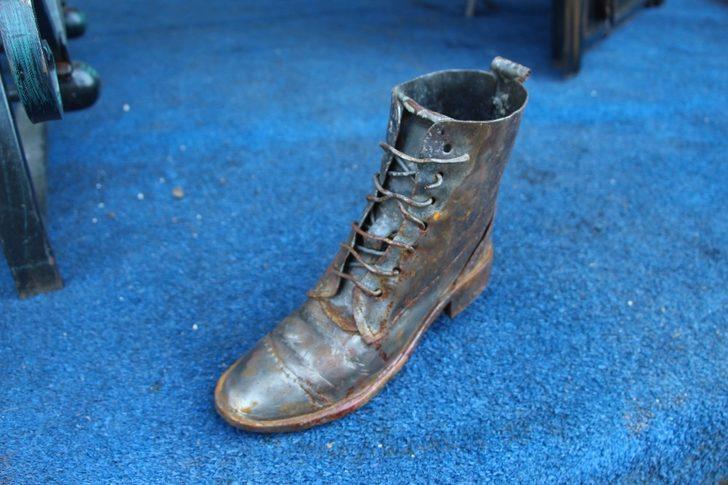 Trabzon’da demirden maketler yapan usta Korona virüs için de miğfer yaptı G4