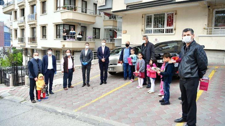 Mamak’ta gençlerden ailelere yemek dağıtımı G2