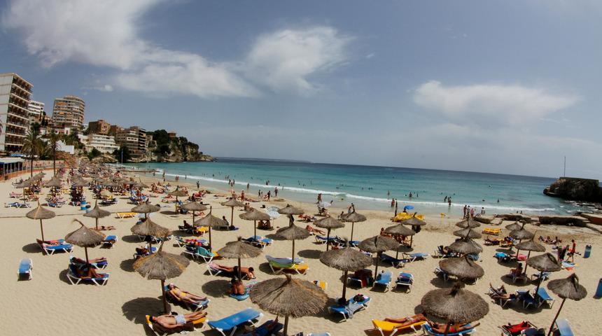 İspanya'da sahillere koronavir&uuml;s &ouml;nlemi!