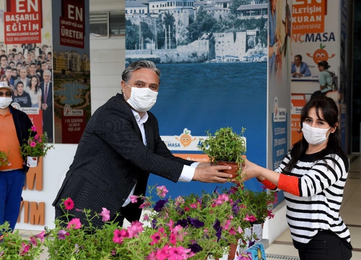 Başkan Uysal, Anneler G&uuml;n&uuml;&rsquo;n&uuml; kutladı